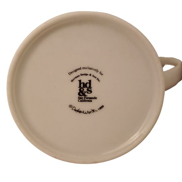 Daisies Hues and Brews Mug / Tea Infuser with Lid may be used as a coaster - Picture 4 of 7